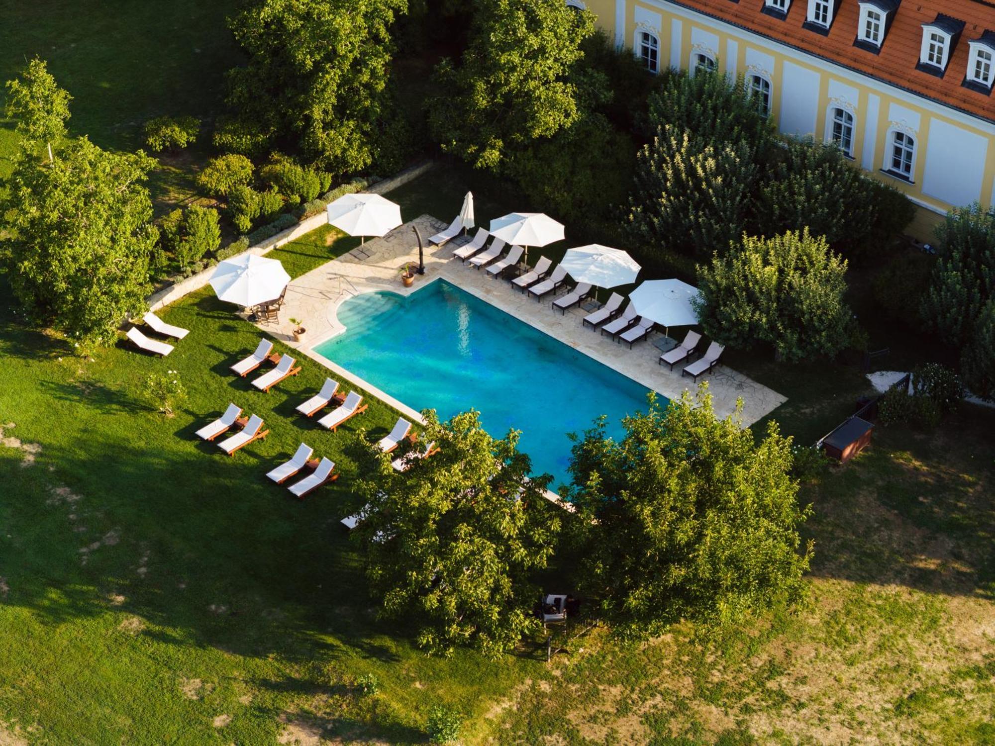 Hotel Chateau Bela Exterior photo